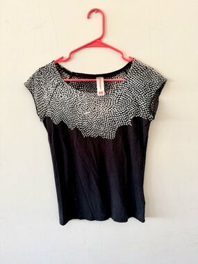 Umsteigen Black Floral Yoke Cap-Sleeve Women's Top, M, Sustainable Bamboo